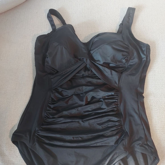 Curves By Miracle Brands One Piece Swimsuit Plus Sz-2x - Picture 4 of 9